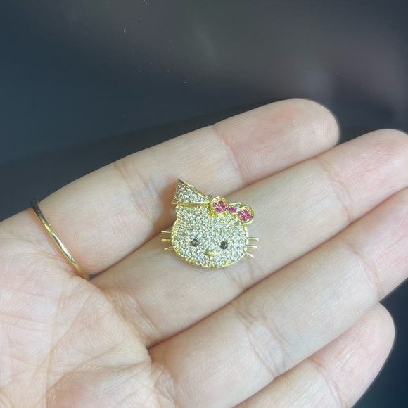 Jewelry - 14kt gold hello kitty pendant